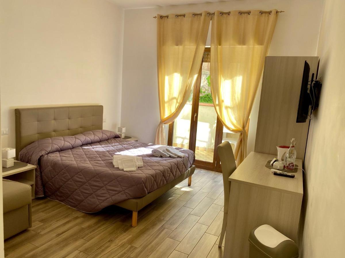 Caruso Rooms Sorrento Bagian luar foto