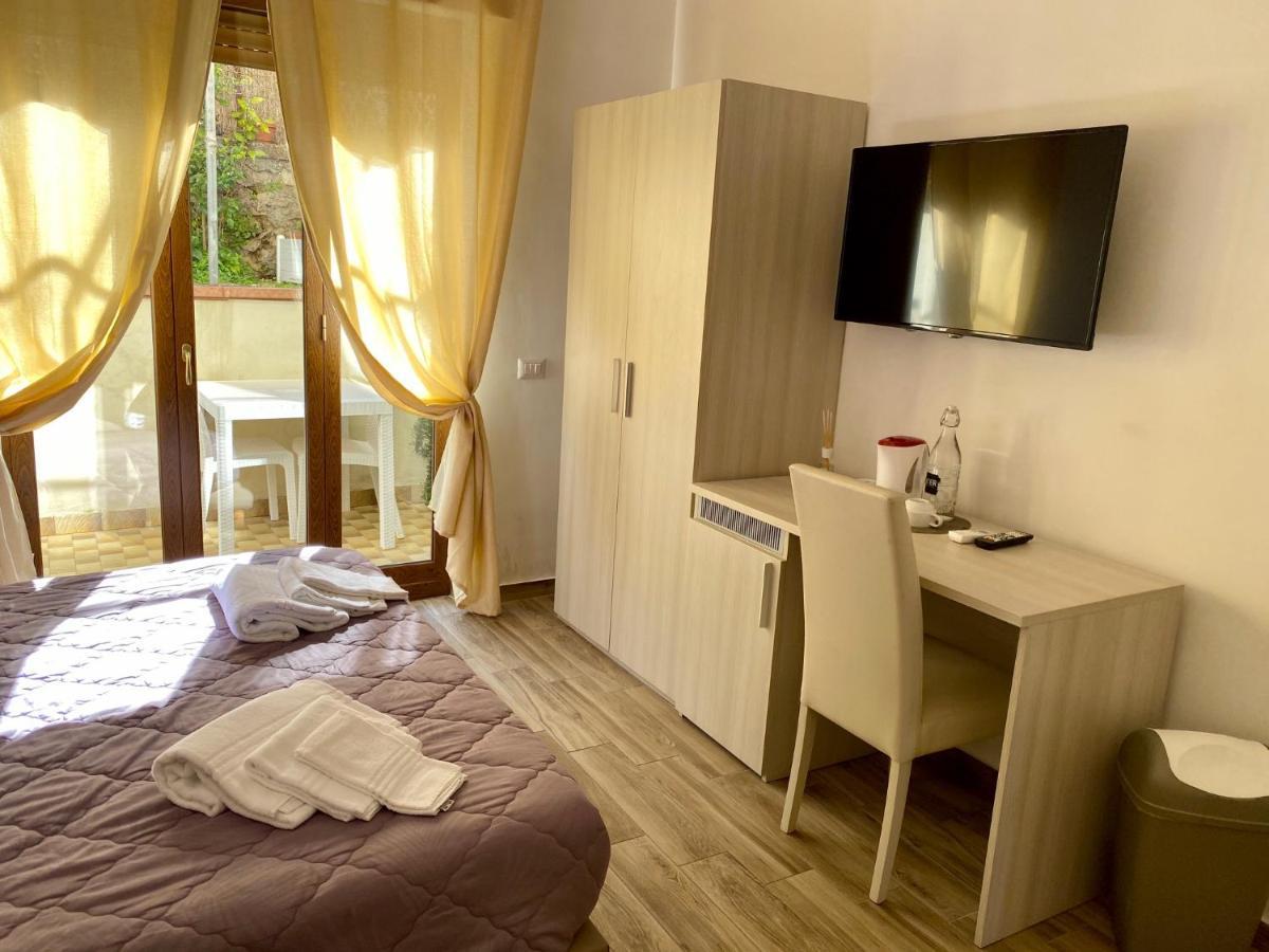 Caruso Rooms Sorrento Bagian luar foto